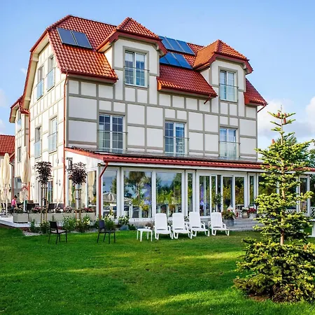 Lejlighed Large, Comfortable With A Terrace Dębki